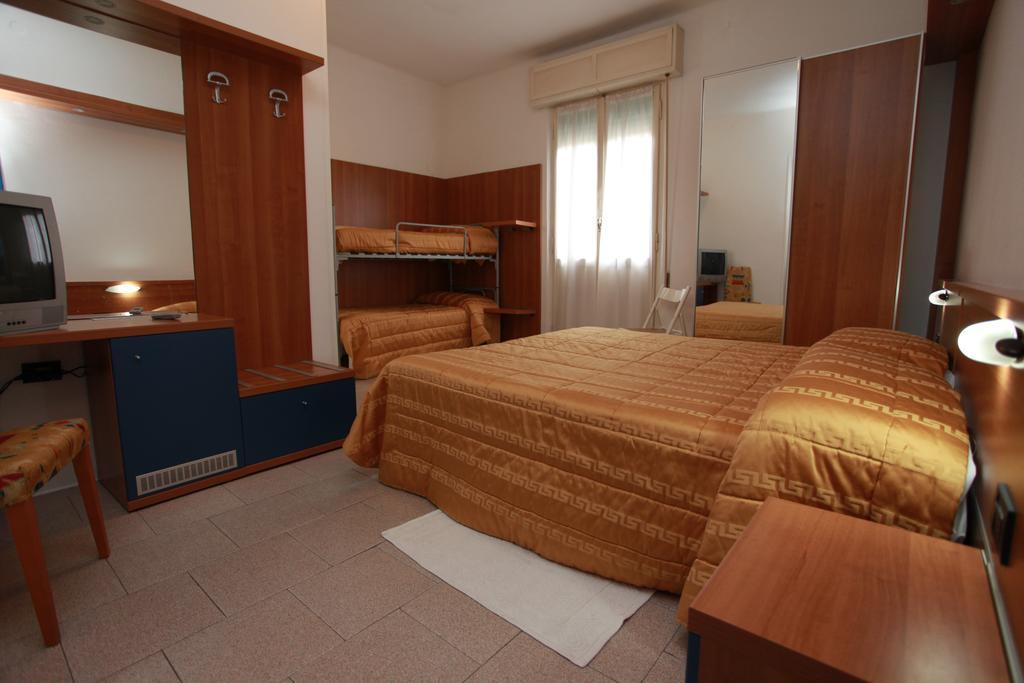 Hotel Athena Pesaro Quarto foto